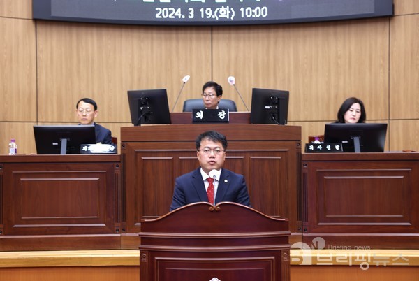 성제홍 보은군 의원이 19일 제391회 보은군의회 임시회에서 대추 가공식품 산업 육성의 중요성을 강조하고 육성 방안을 제시하고 있다. 사진=보은군 의회